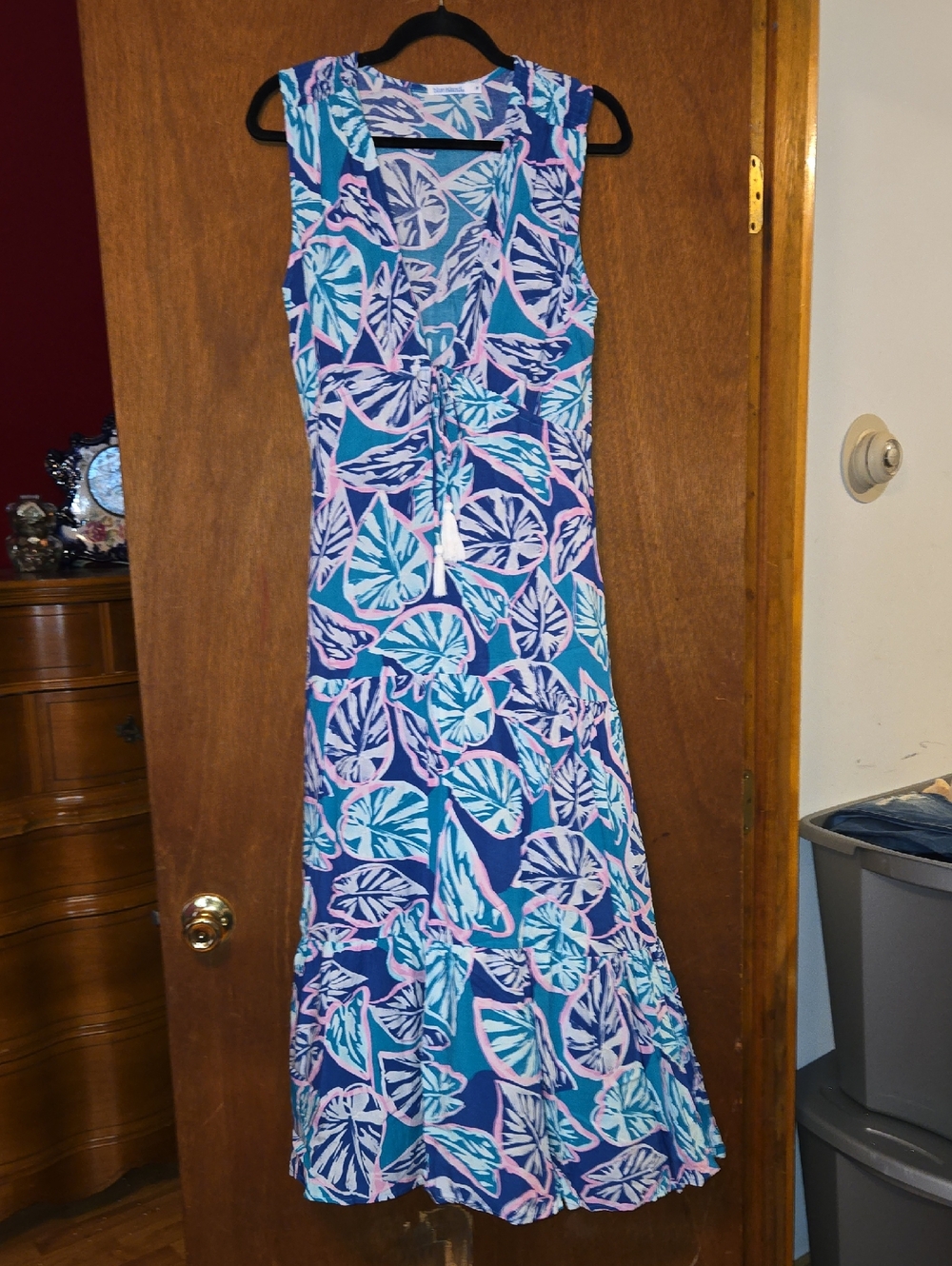 Sleeveless Tropical Leaf Maxi Dress